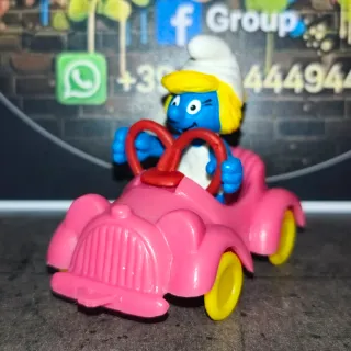 Puffi Smurfina in auto rosa