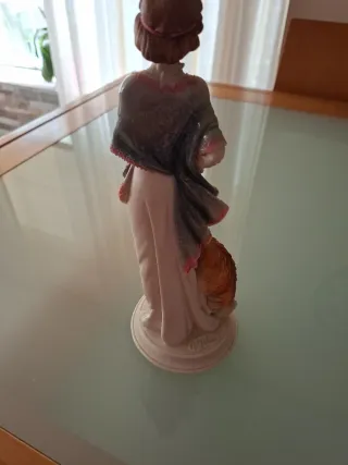 Figura A. Belcari mujer con perro