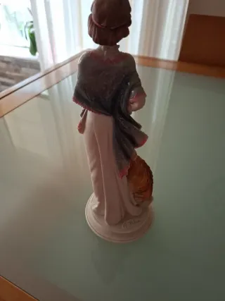 Figura A. Belcari mujer con perro