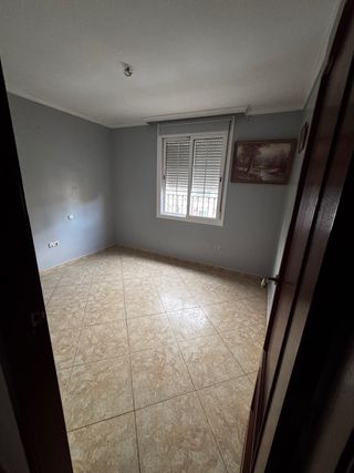 Amplio piso de 4 habitaciones