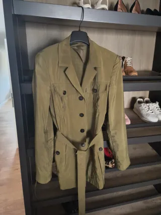 Giacchetta verde con cintura, vendita in persona