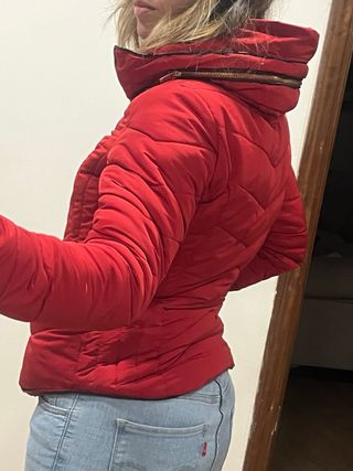 Abrigo acolchado Zara rojo