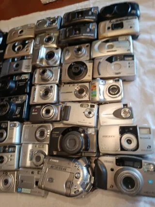 Grande lotto di 38 fotocamere da revisionare o per pezzi