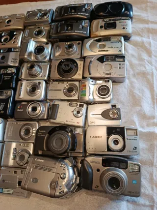Grande lotto di 38 fotocamere da revisionare o per pezzi