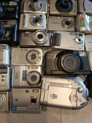 Grande lotto di 38 fotocamere da revisionare o per pezzi