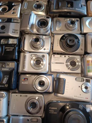 Grande lotto di 38 fotocamere da revisionare o per pezzi