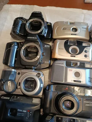 Grande lotto di 38 fotocamere da revisionare o per pezzi
