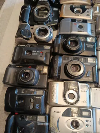 Grande lotto di 38 fotocamere da revisionare o per pezzi