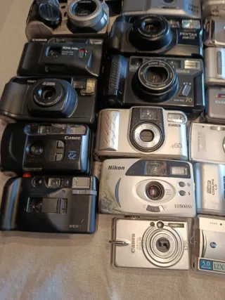 Grande lotto di 38 fotocamere da revisionare o per pezzi