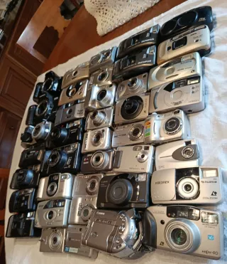 Grande lotto di 38 fotocamere da revisionare o per pezzi