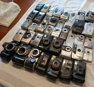 Grande lotto di 38 fotocamere da revisionare o per pezzi