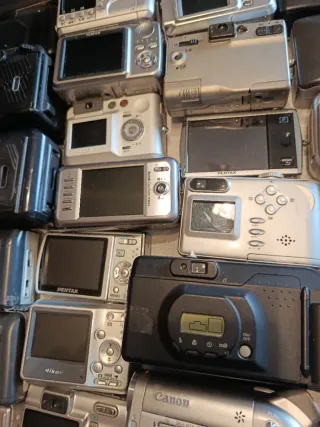 Grande lotto di 38 fotocamere da revisionare o per pezzi