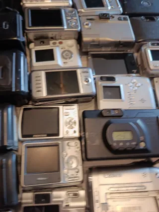 Grande lotto di 38 fotocamere da revisionare o per pezzi