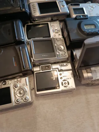 Grande lotto di 38 fotocamere da revisionare o per pezzi