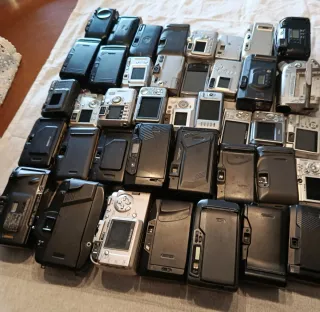 Grande lotto di 38 fotocamere da revisionare o per pezzi