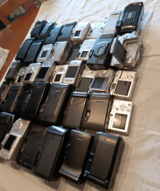 Grande lotto di 38 fotocamere da revisionare o per pezzi