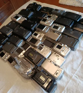 Grande lotto di 38 fotocamere da revisionare o per pezzi