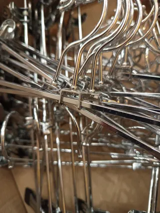 Perchas Metálicas Pack 25