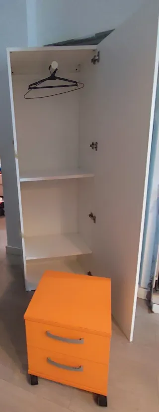 Armario blanco 60x180 cm y mesita de noche 40cmx44