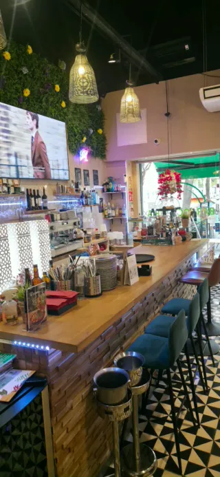 Traspaso Bar Cafetería Equipado 85m² Terraza Poble