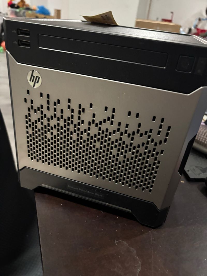 HP Proliant G8 Server 16GB Xeon 1265