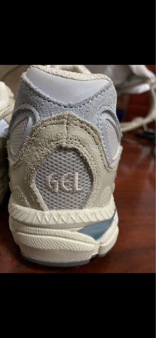 Zapatillas Asics Beige y Azul