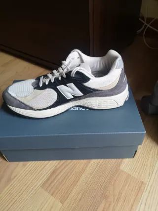 Zapatillas New Balance 2002R Talla 40.5