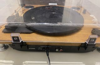 Tocadiscos madera con altavoces