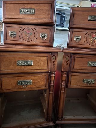 Conjunto de muebles dormitorio de roble macizo.