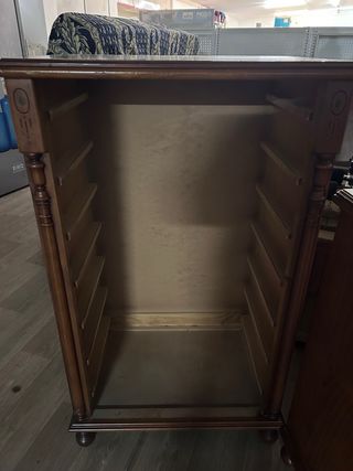 Conjunto de muebles dormitorio de roble macizo.