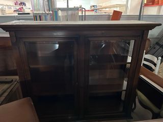 Conjunto de muebles dormitorio de roble macizo.