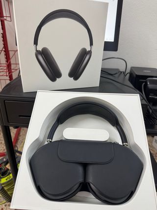 AirPods Max negros casi nuevos + accesorios