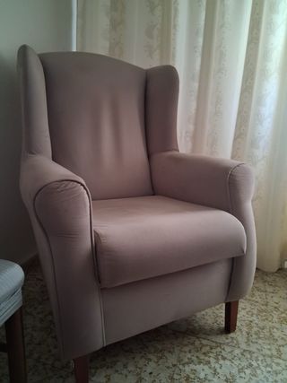 Sillón orejero beige y rosa