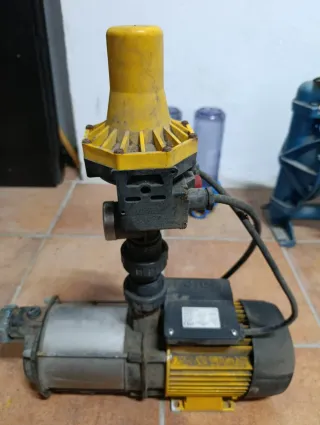 Bomba de agua presurizadora