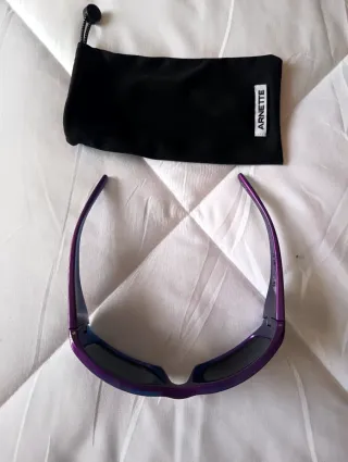 Gafas de sol Arnette moradas y negras