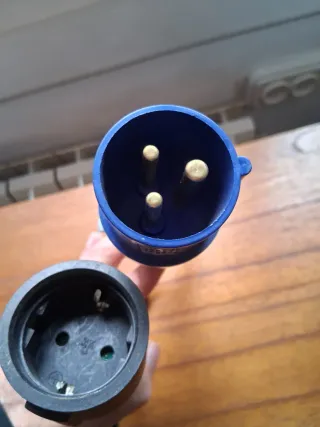 Adaptador CEE a Schuko