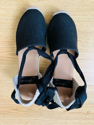 Alpargatas Gaimo Beige y Negras