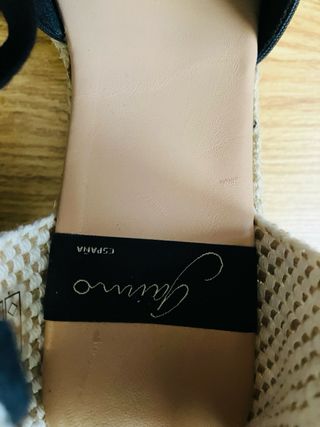 Alpargatas Gaimo Beige y Negras