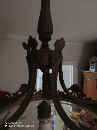 Lámpara antigua de metal y cristal