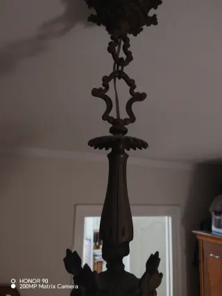 Lámpara antigua de metal y cristal