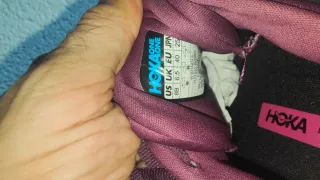 Zapatillas Hoka Moradas y Rosas