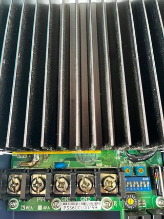 Regulador Solar Effekta 12V-48V 60 amperios