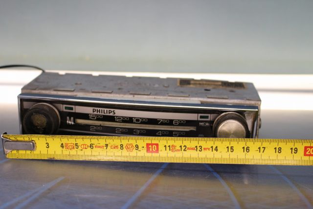 Antigua radio Philips 30RN 386/01 para coche. Autorradio. Sin probar.
