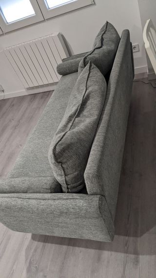 Sofá 2-3 plazas gris tela casi nuevo