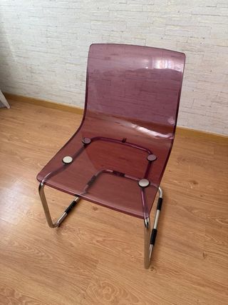 Sillas transparentes rosa metal