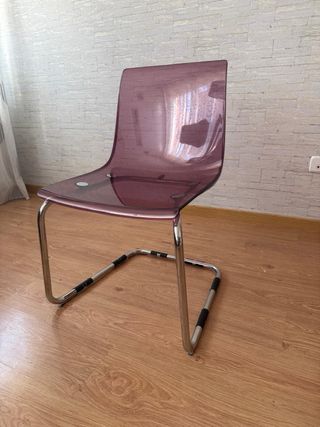 Sillas transparentes rosa metal