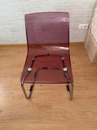 Sillas transparentes rosa metal