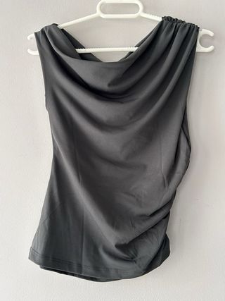 Top asimétrico Zara gris