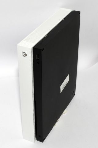 CONSOLA XBOX ONE X 1TB CON MANDO