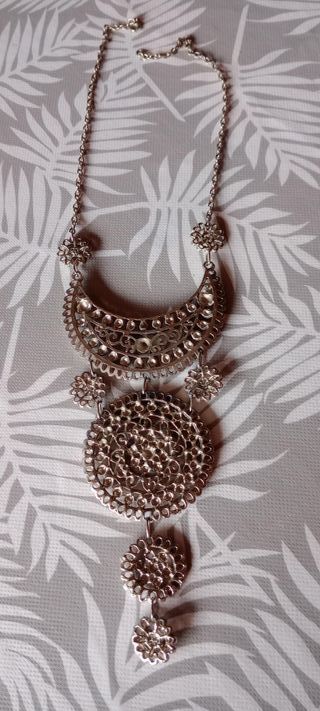 Collar metal vintage plateado